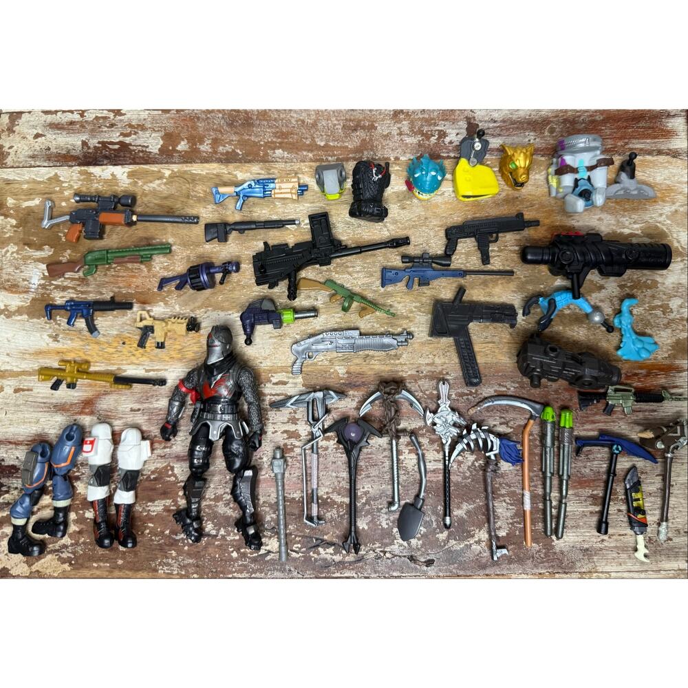 Fortnite Action Figure & Lot of 40+ Weapon Accessories